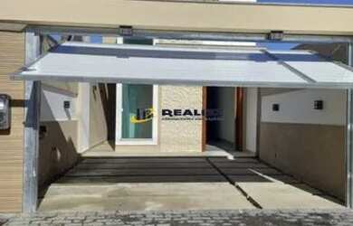 Imagem: A casa possui 3 Dormitórios, 2 Banheiros, 2 Vagas na garagem