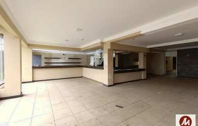 Imagem: O depósito possui 1 Vaga na garagem, 258m² de Área e está