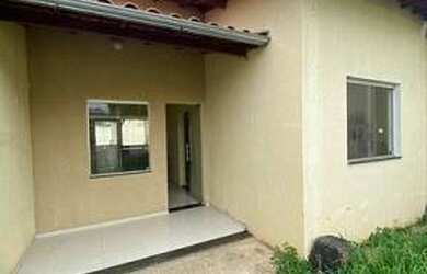 Imagem: A casa possui 2 Dormitórios, 1 Banheiro, 2 Vagas na garagem