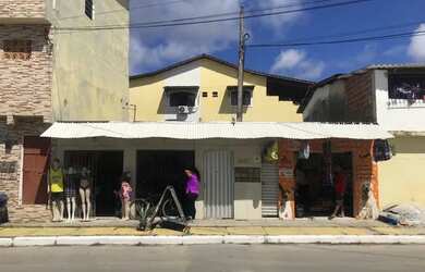 Imagem: A casa possui 3 Dormitórios, 2 Banheiros, 140m² de Área e