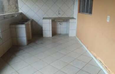 Imagem: A casa possui 2 Dormitórios, 1 Banheiro, 1 Vaga na garagem