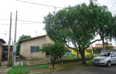 Imagem: A casa possui 1 Dormitório, 1 Banheiro, 2 Vagas na garagem