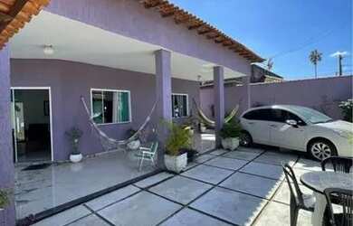 Imagem: A casa possui 3 Dormitórios, 2 Banheiros, 1 Vaga na garagem