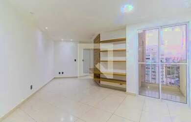 Imagem: O apartamento possui 3 Dormitórios, 1 Banheiro, 2 Vagas na