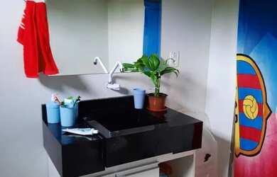 Imagem: A casa possui 3 Dormitórios, 2 Banheiros, 2 Vagas na garagem