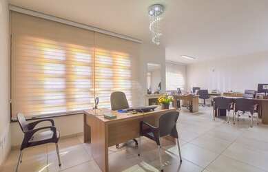 Imagem: A casa possui 5 Dormitórios, 5 Banheiros, 5 Vagas na garagem