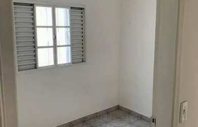 Imagem: A casa possui 3 Dormitórios, 2 Banheiros, 1 Vaga na garagem