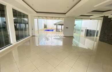 Imagem: A casa possui 5 Dormitórios, 5 Banheiros, 5 Vagas na garagem