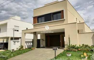 Imagem: A casa em condomínio à venda possui 4 Dormitórios, 4 Banheiros