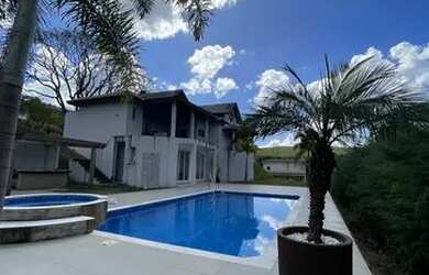 Imagem: A casa em condomínio possui 4 Dormitórios, 5 Banheiros, 5