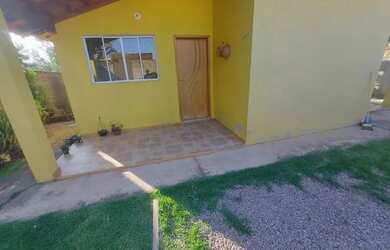 Imagem: A casa possui 3 Dormitórios, 2 Banheiros, 1 Vaga na garagem