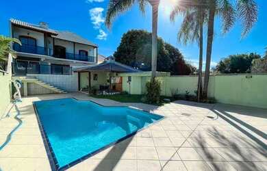 Imagem: A casa possui 5 Dormitórios, 5 Banheiros, 5 Vagas na garagem