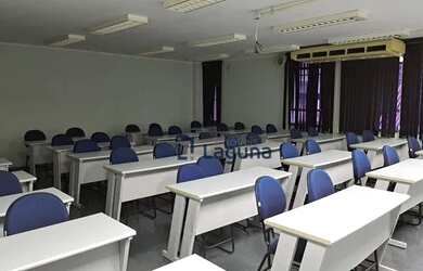 Imagem: O depósito possui 5 Vagas na garagem, 1.340m² de Área e