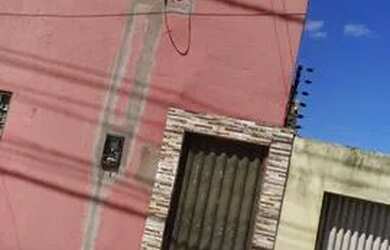 Imagem: A casa possui 1 Dormitório, 1 Banheiro e está localizado