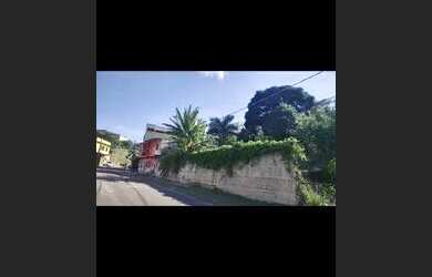 Imagem: O terreno possui 300m² de Área e está localizado em Barcelona