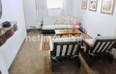 Imagem: A casa possui 3 Dormitórios, 1 Banheiro, 1 Vaga na garagem