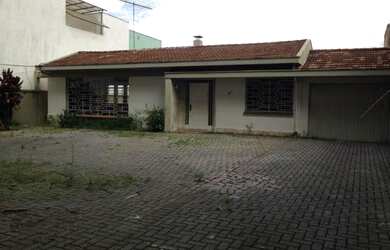 Imagem: A casa possui 5 Dormitórios, 4 Banheiros, 5 Vagas na garagem