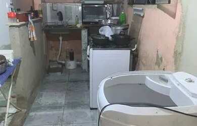 Imagem: A casa possui 1 Dormitório e 1 Banheiro e está localizado