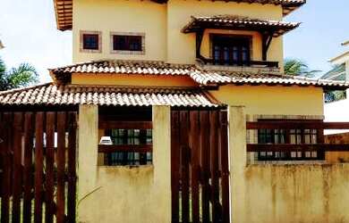 Imagem: A casa possui 4 Dormitórios, 3 Banheiros, 5 Vagas na garagem