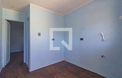 Imagem: A casa possui 1 Dormitório, 1 Banheiro, 1 Vaga na garagem e