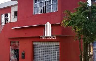 Imagem: A casa possui 4 Dormitórios, 3 Banheiros, 1 Vaga na garagem