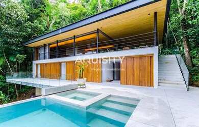 Imagem: A casa possui 4 Dormitórios, 5 Banheiros, 550m² de Área e