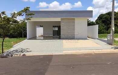 Imagem: A casa em condomínio possui 3 Dormitórios, 1 Banheiro, 4 Vagas