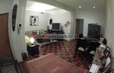 Imagem: A casa possui 3 Dormitórios, 3 Banheiros, 5 Vagas na garagem