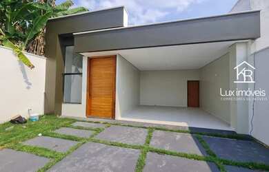 Imagem: A casa possui 4 Dormitórios, 2 Banheiros, 2 Vagas na garagem