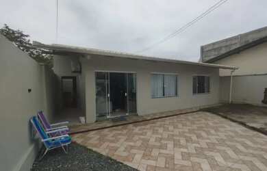 Imagem: A casa possui 2 Dormitórios, 1 Banheiro, 5 Vagas na garagem