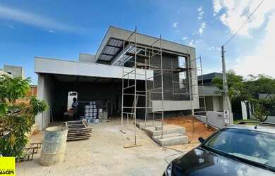 Imagem: A casa em condomínio possui 3 Dormitórios, 3 Banheiros, 4