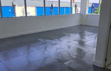 Imagem: O depósito possui 1 Vaga na garagem e 55m² de Área e está