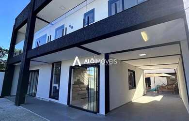 Imagem: A casa possui 5 Dormitórios, 5 Banheiros, 300m² de Área e