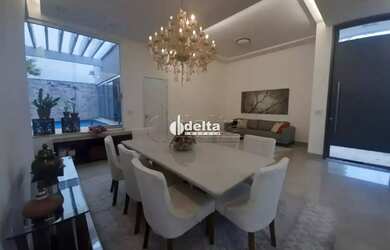 Imagem 2: Casa no condomínio Jardins Barcelona disponível para venda em Uberlândia-MG