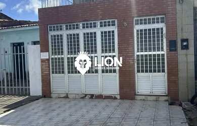 Imagem: A casa possui 4 Dormitórios, 4 Banheiros, 1 Vaga na garagem