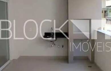 Imagem: O apartamento possui 3 Dormitórios, 1 Banheiro, 2 Vagas na