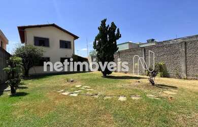 Imagem: A casa possui 3 Dormitórios, 2 Banheiros, 5 Vagas na garagem