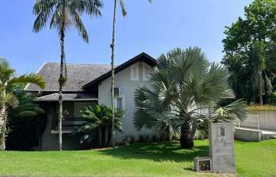 Imagem: O depósito possui 3 Vagas na garagem, 240m² de Área, Imóvel