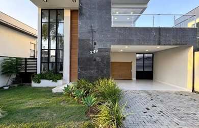 Imagem: A casa em condomínio possui 4 Dormitórios, 4 Banheiros, 4