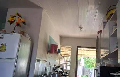 Imagem: A casa à venda possui 2 Dormitórios e 1 Banheiro e está localizado