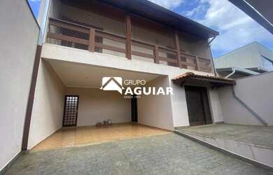 Imagem: A casa em condomínio possui 4 Dormitórios, 5 Banheiros, 4