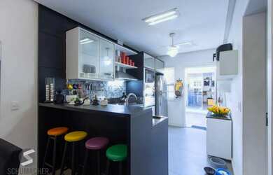 Imagem 9: Sobrado com 2 dormitórios, sendo 1 ampla suíte com banheira de hidromassagem, 2 vagas