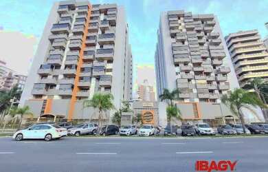 Imagem: O apartamento possui 3 Dormitórios, 1 Banheiro, 2 Vagas na