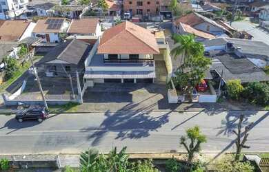 Imagem: A casa possui 2 Dormitórios, 3 Banheiros, 313m² de Área e