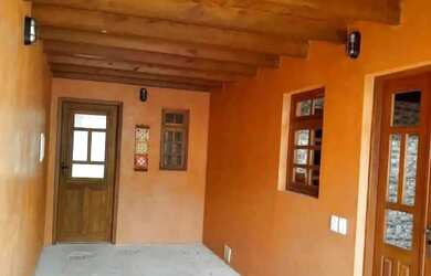 Imagem: A casa possui 2 Dormitórios, 1 Banheiro, 1 Vaga na garagem