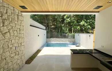 Imagem: A casa em condomínio possui 3 Dormitórios, 3 Banheiros, 2