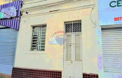 Imagem: A casa possui 3 Dormitórios, 2 Banheiros, 218m² de Área e