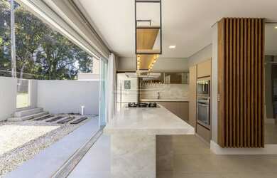 Imagem: A casa em condomínio possui 3 Dormitórios, 5 Banheiros, 4