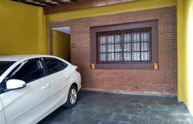 Imagem: A casa possui 3 Dormitórios, 4 Banheiros, 2 Vagas na garagem