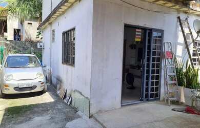 Imagem: A casa possui 2 Dormitórios, 2 Banheiros, 2 Vagas na garagem